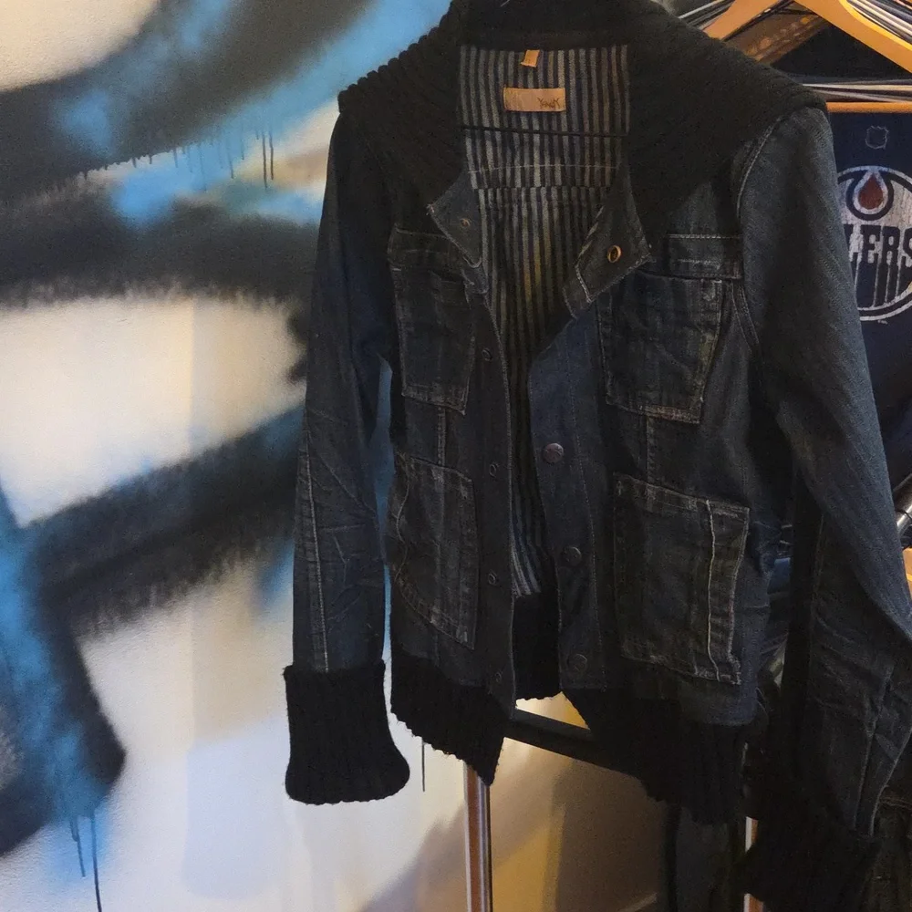 Jean Jacket With Sweater Edging - Picture 10 of 14